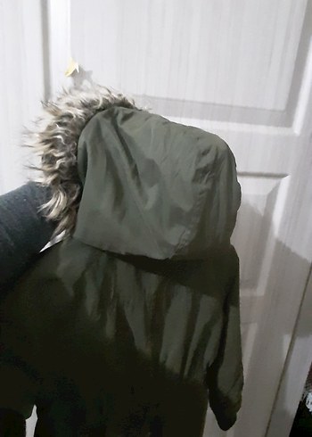 Düğmeli ve fermuarlı haki Kadın Ceket - Görsel 3