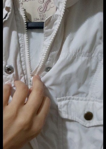 Düğmeli Beyaz Kiz cocuk Yelek - Görsel 2