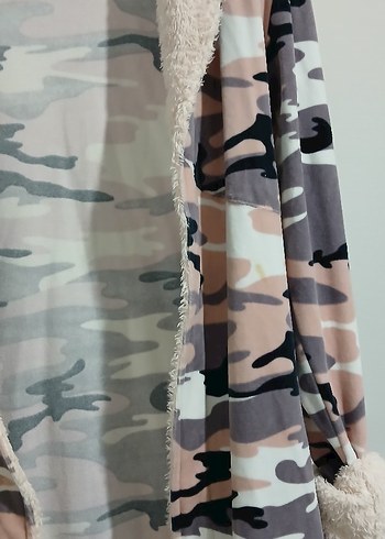 Gri Kamuflaj Desenli Peluş Detaylı Kadın Ceket - Görsel 3