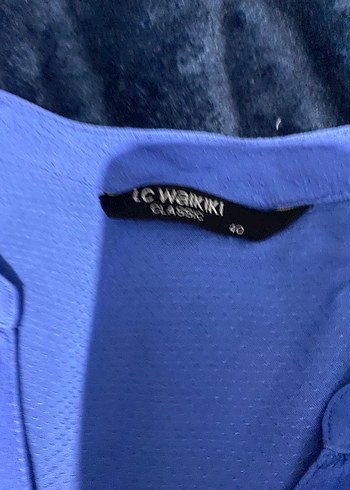 Mavi V Yakalı Düğmeli Kadın Gömlek - Görsel 2