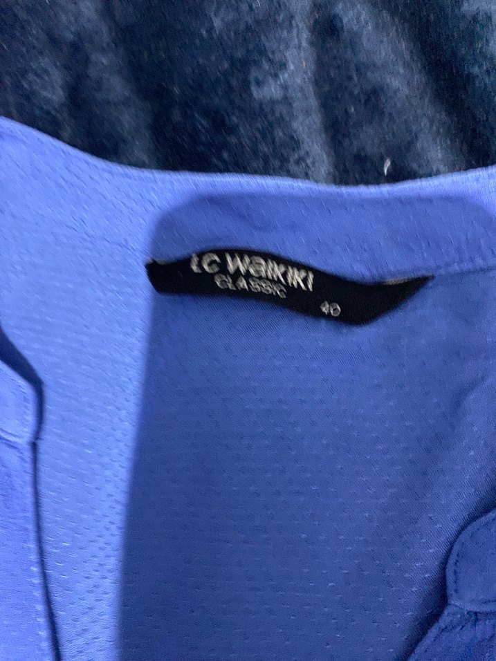 Mavi V Yakalı Düğmeli Kadın Gömlek - Görsel 2