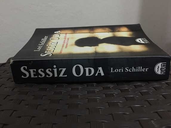 Beden Renk Sessiz Oda Kitap