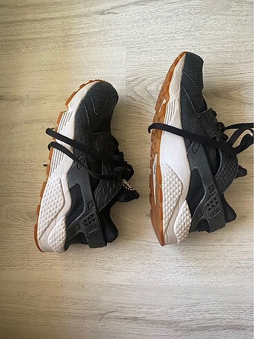 37 Beden siyah Renk Nike huarache