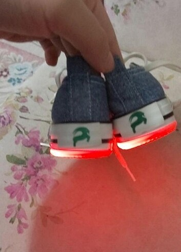 20 Beden mavi Renk Işıklı ayakkabı sıfır