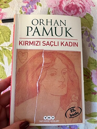 Kırmızı saçlı kadın