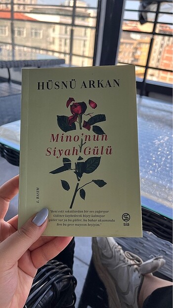  Beden Mino?nun Siyah Gülü