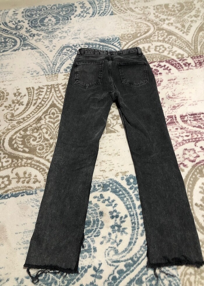 Paçası yırtmaçlı kot pantolon - Görsel 2