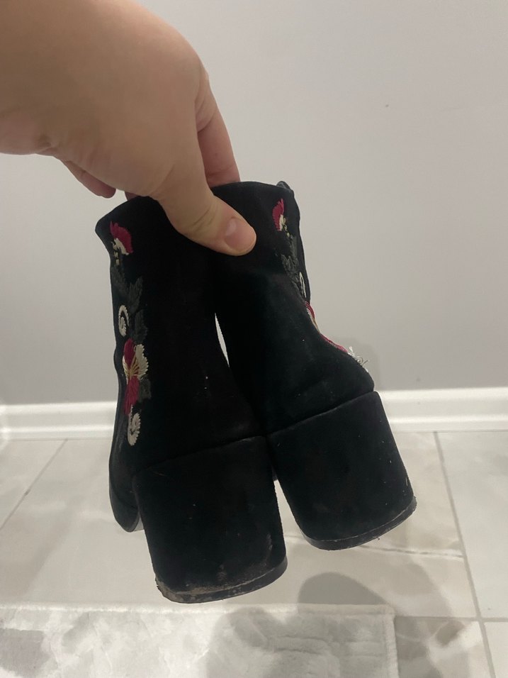 Nakışlı Siyah Süet Tokalı Kadın Bot - Görsel 5