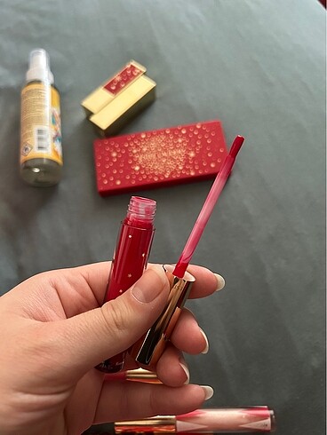 Beden Estée Lauder Lip Gloss