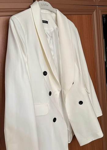 Kadın Beyaz Uzun Kollu Düğmeli Blazer