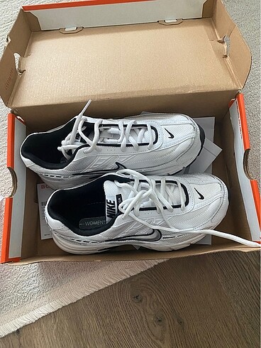 38,5 Beden Nike ayakkabı