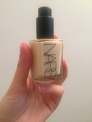 Nars sheer glow fondöten