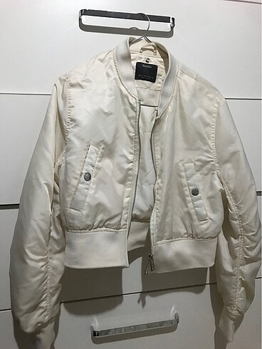 Bershka Beyaz Crop Ceket