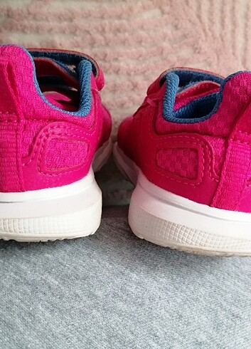 21 Beden pembe Renk Adidas spor ayakkabı