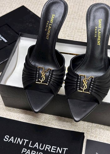 Yves Saint Laurent Saint Laurent Siyah Rugan Tokalı Stiletto