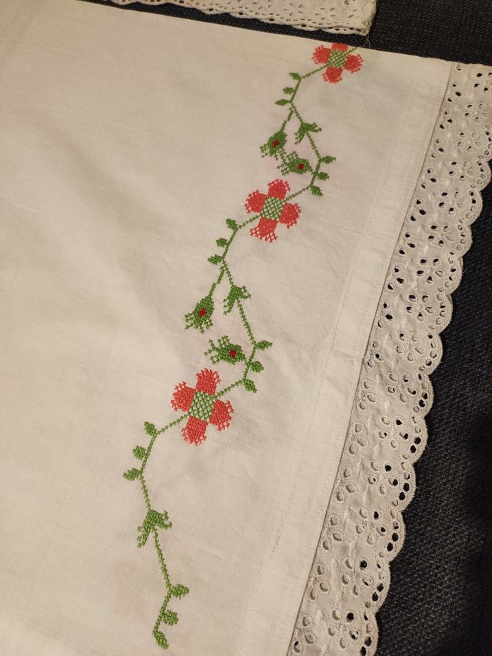 Nakışlı Beyaz Yastık Kılıfı Seti - Görsel 3