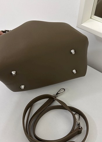 Zincir Detaylı Bej Deri Kadın Çanta - Görsel 3