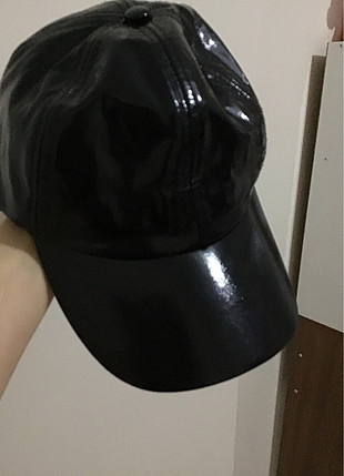 Siyah rugan şapka
