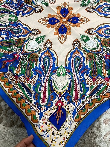Diğer Eşarp