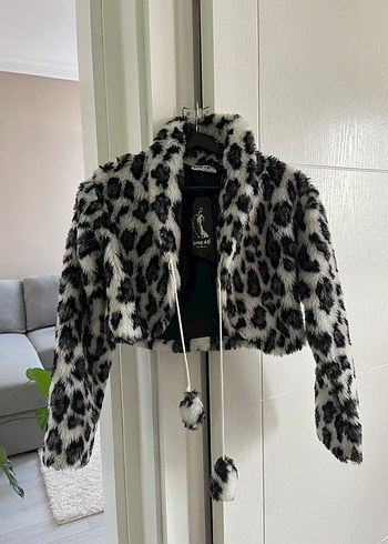 Leopar Desenli Gri Kadın Kürk Mont - Görsel 2