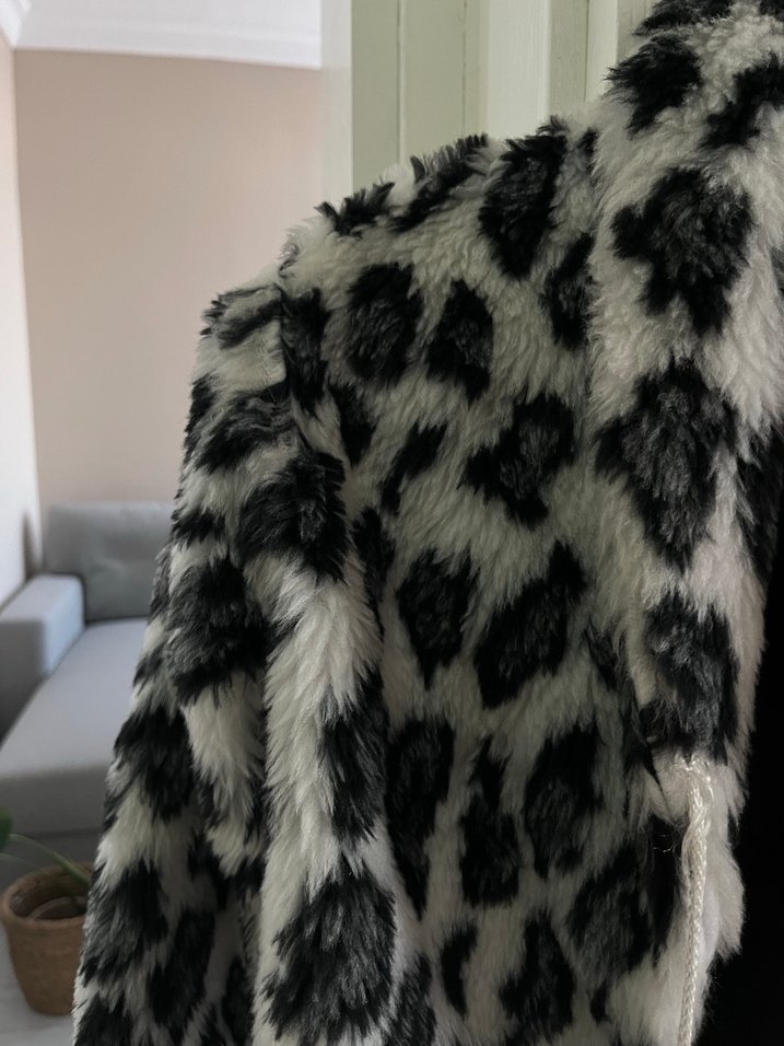 Leopar Desenli Gri Kadın Kürk Mont - Görsel 4