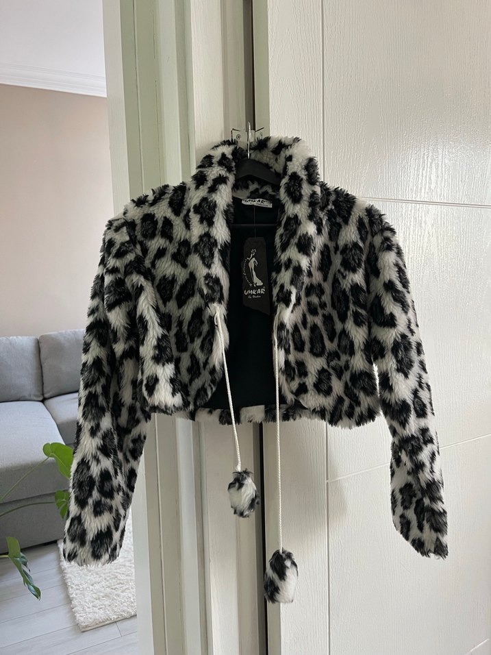 Leopar Desenli Gri Kadın Kürk Mont - Görsel 2