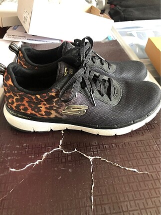 Skechers spor ayakkabı