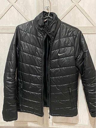 Nike Mont