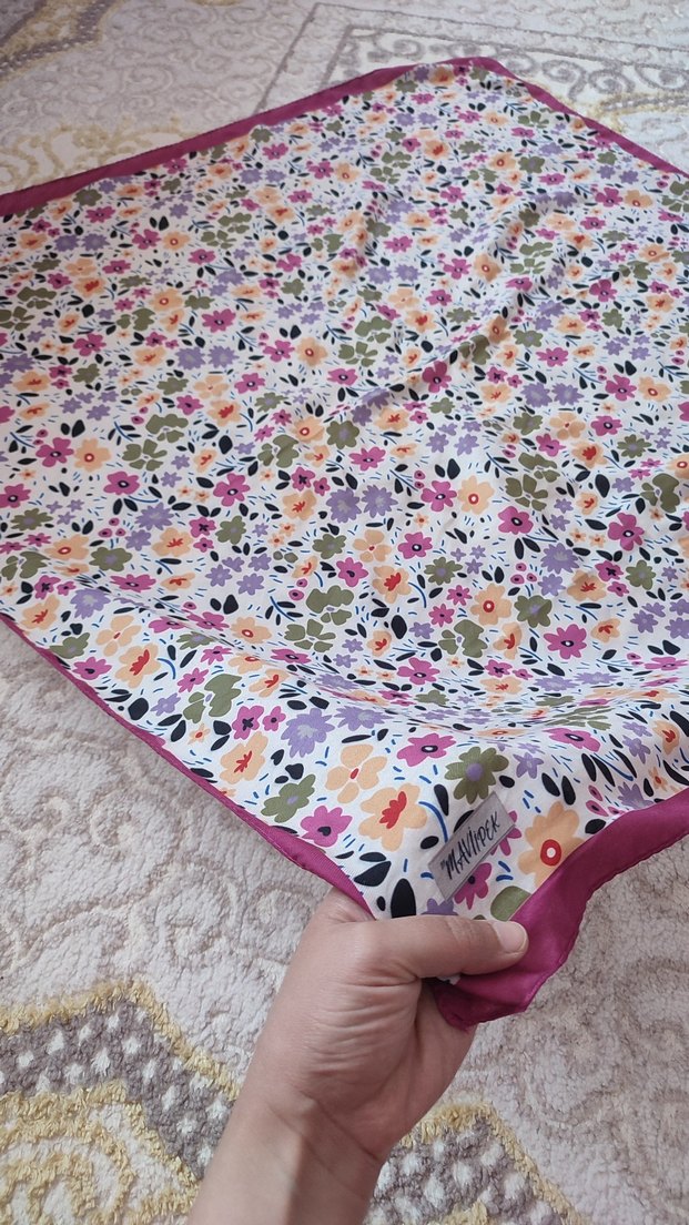 Çiçek Desenli ipek eşarp - Görsel 2