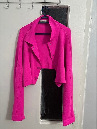 Pembe kısa hırka