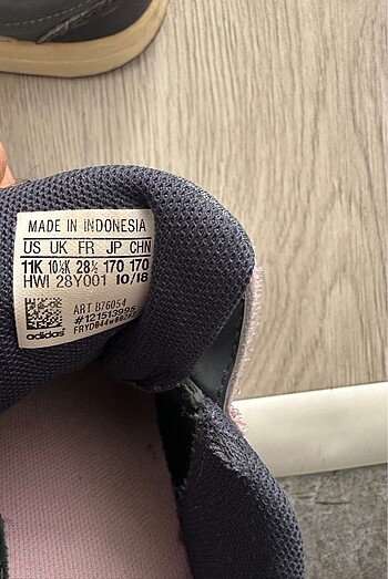 28 Beden gri Renk Adidas spor ayakkabı