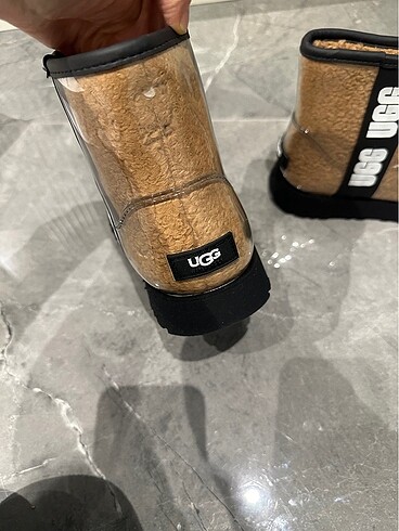 40 Beden UGG bot