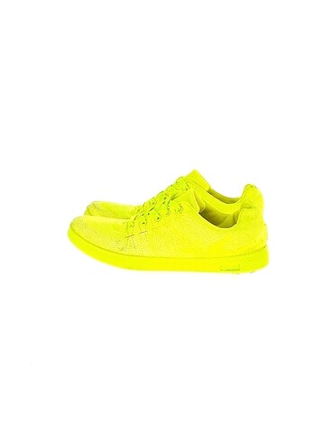 PreLoved Spor Ayakkabı %70 İndirimli.