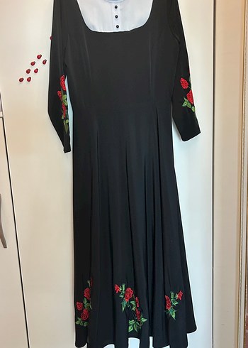 Uzun Siyah Nakışlı Gotik Elbise