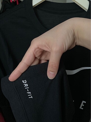 s Beden nike siyah tshirt