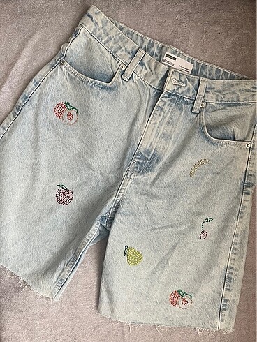 bershka pul meyve desenli sort