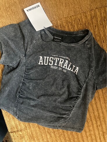 m Beden bershka crop tshirt