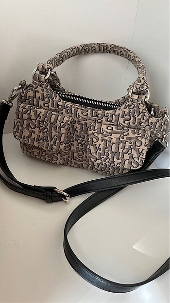 Beden stradivarius cepli omuz çantası monogram detaylı