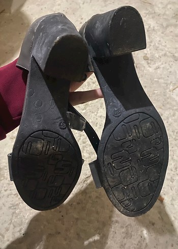 37 Beden Gri Kadın Dolgu Topuklu Tokalı Ayakkabı