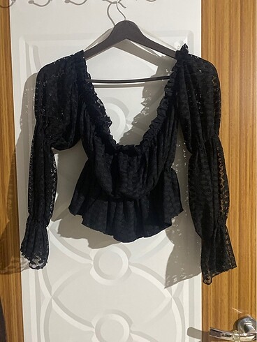 Düşük omuz crop