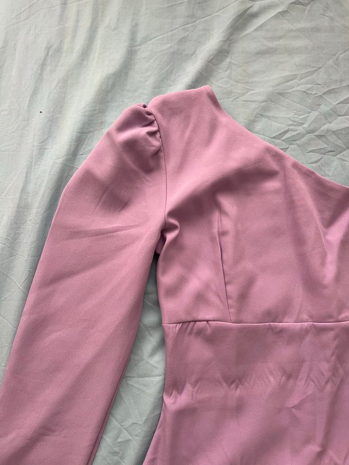 Tek omuz yırtmaçlı lila elbise - Görsel 2