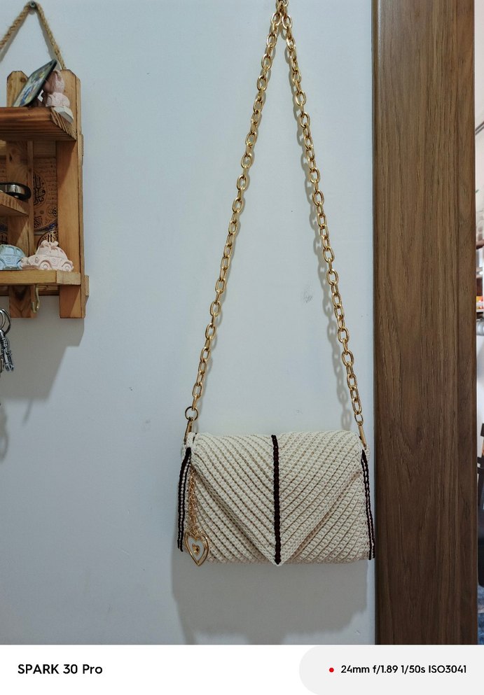 Zebra Desenli Zincir Detaylı Beyaz Örgü Çanta - Görsel 2