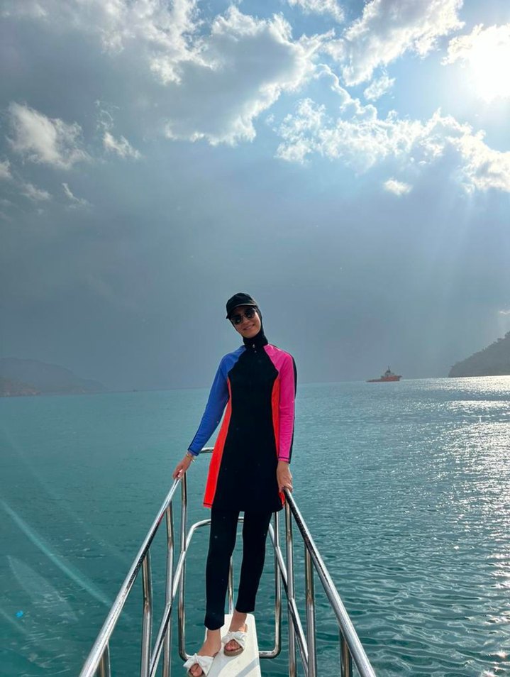 Uzun Kollu Renkli Drapeli Kadın Mayo - Görsel 4