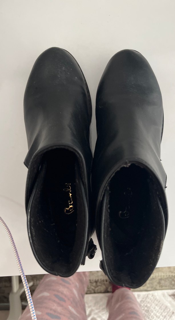 Kadın Siyah Deri Bantlı Topuklu Bot - Görsel 4