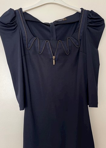 Zincir Detaylı Siyah Uzun V Yakalı Kadın Elbise - Görsel 2