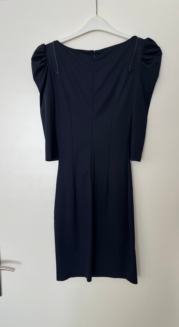 Zincir Detaylı Siyah Uzun V Yakalı Kadın Elbise - Görsel 5