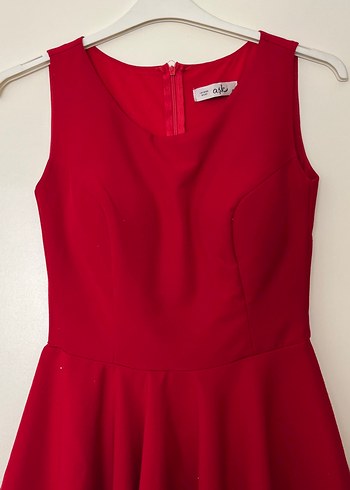 Kırmızı Kolsuz Midi Elbise - Görsel 3