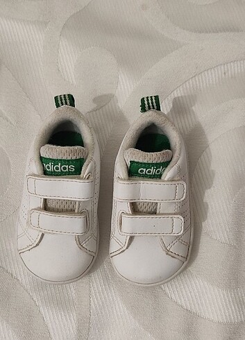18 Beden beyaz Renk Adidas orjinal spor ayakkabı