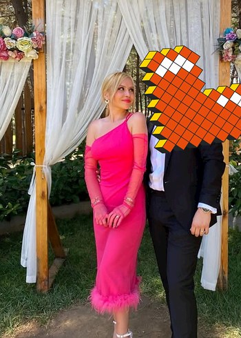 Pembe Tüylü Midi Tek Omuzlu Elbise