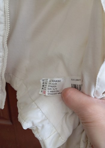 LC Waikiki Kız Çocuk Beyaz Düğmeli Yelek